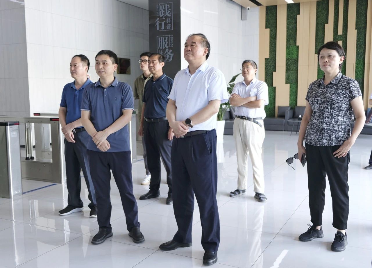 合肥市政協(xié)主席韓冰在磐石科技走訪調(diào)研科普工作